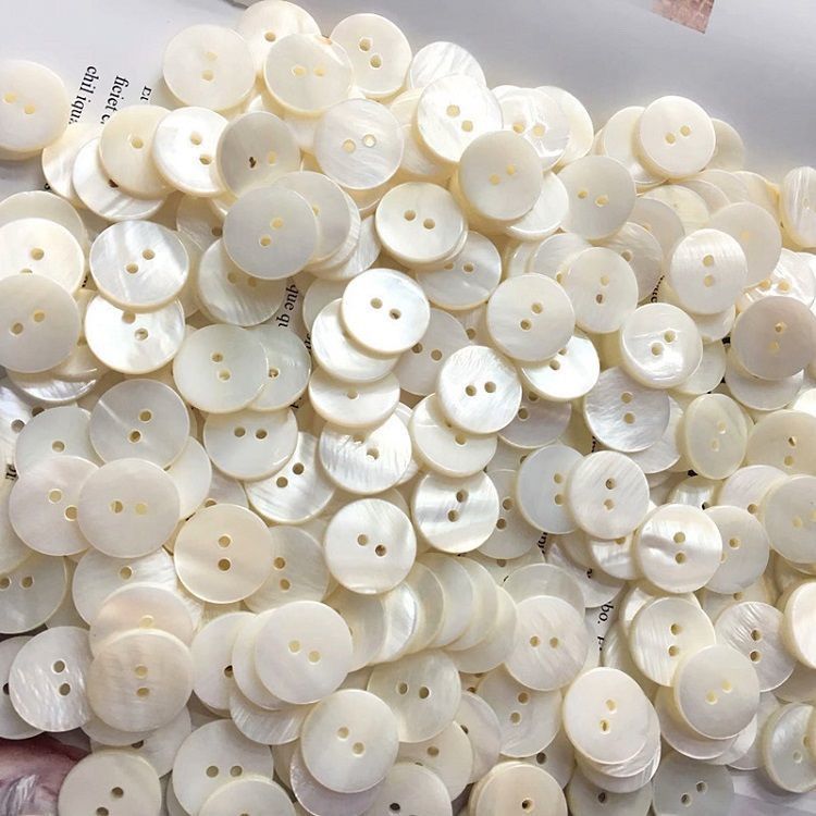 3013  Natural shell shirt suit coat high-end round flat two-eye white button cardigan shirt knitted sweater