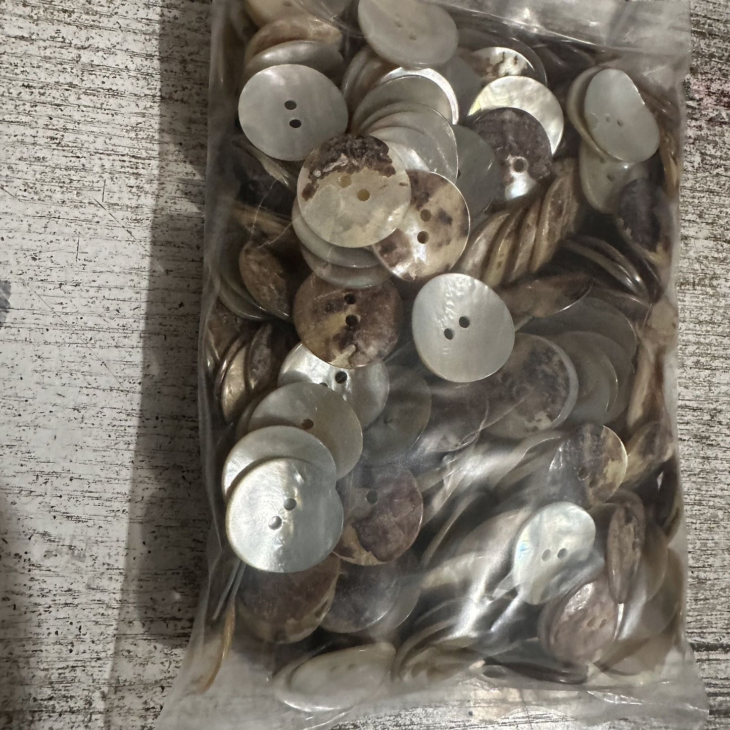 3003 Matériau de coque naturel, coque de couleur primaire, coque teinte par pulvérisation, légers défauts naturels, attention aux erreurs de tir