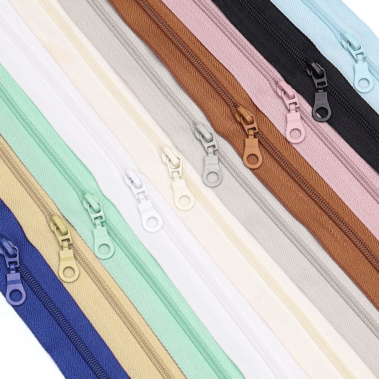 3071 Zipper No. 3 is wearing a solid color nylon set, luggage zipper, various packages 4.5 meters + 10 color Jitong heads = 1 pack