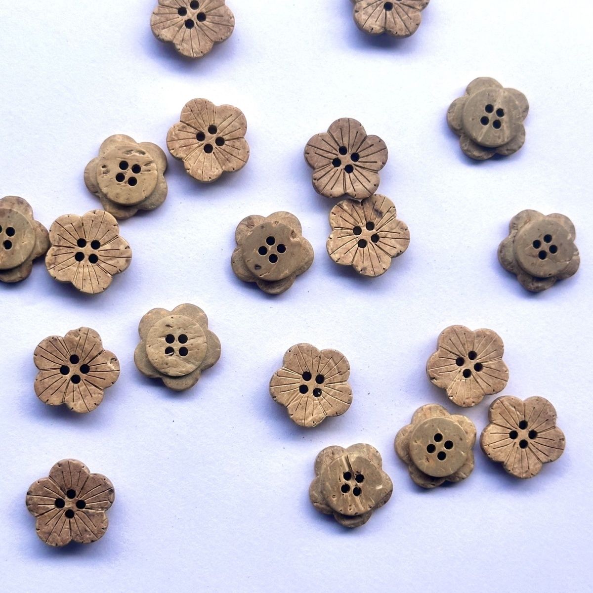 3046  Natural white coconut shell DIY buttons natural wood sweater flower buttons retro children's clothes DIY decorative handmade