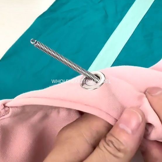 1090★ Nueva herramienta para enhebrar cuerdas dobladoras Perforador de ojos con resorte multifuncional Banda elástica para ropa Ayuda para usar elásticos★