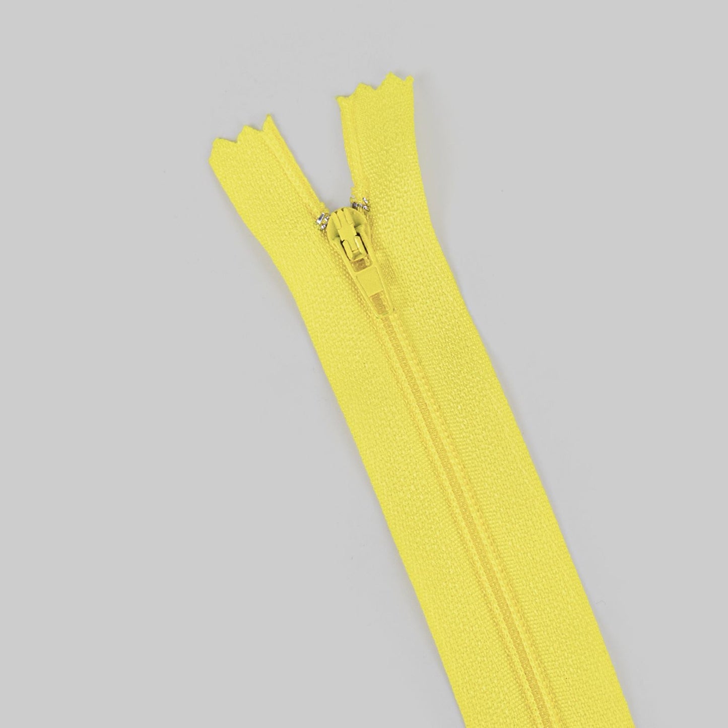 3069 Zipper No. 3 nylon core zipper pants pocket access control placket wholesale Guangdong Guangzhou delivery 18 cm 7 inches