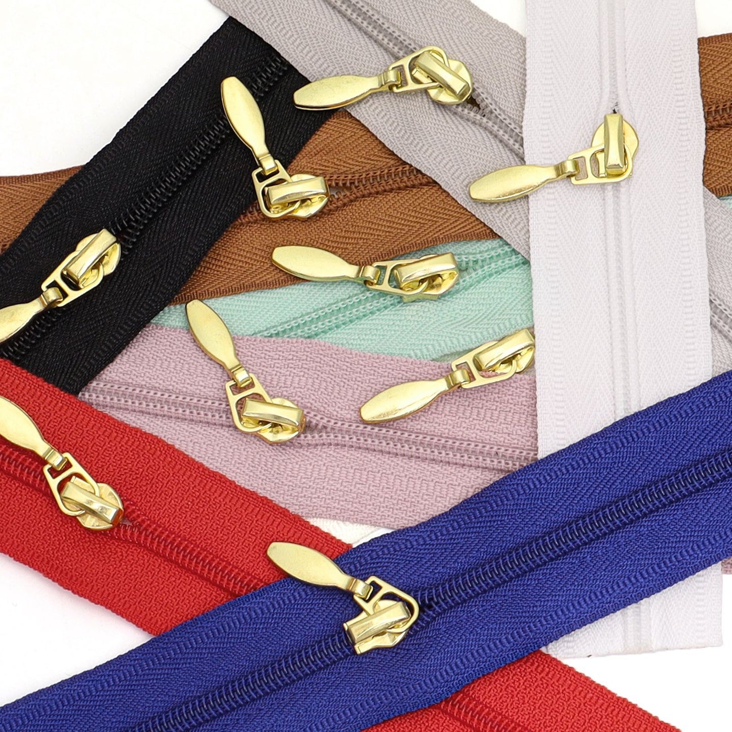 3100 Zipper No. 3 is wearing nylon solid color luggage zipper 4.5 meters + 10 light gold water drop heads = 1 pack