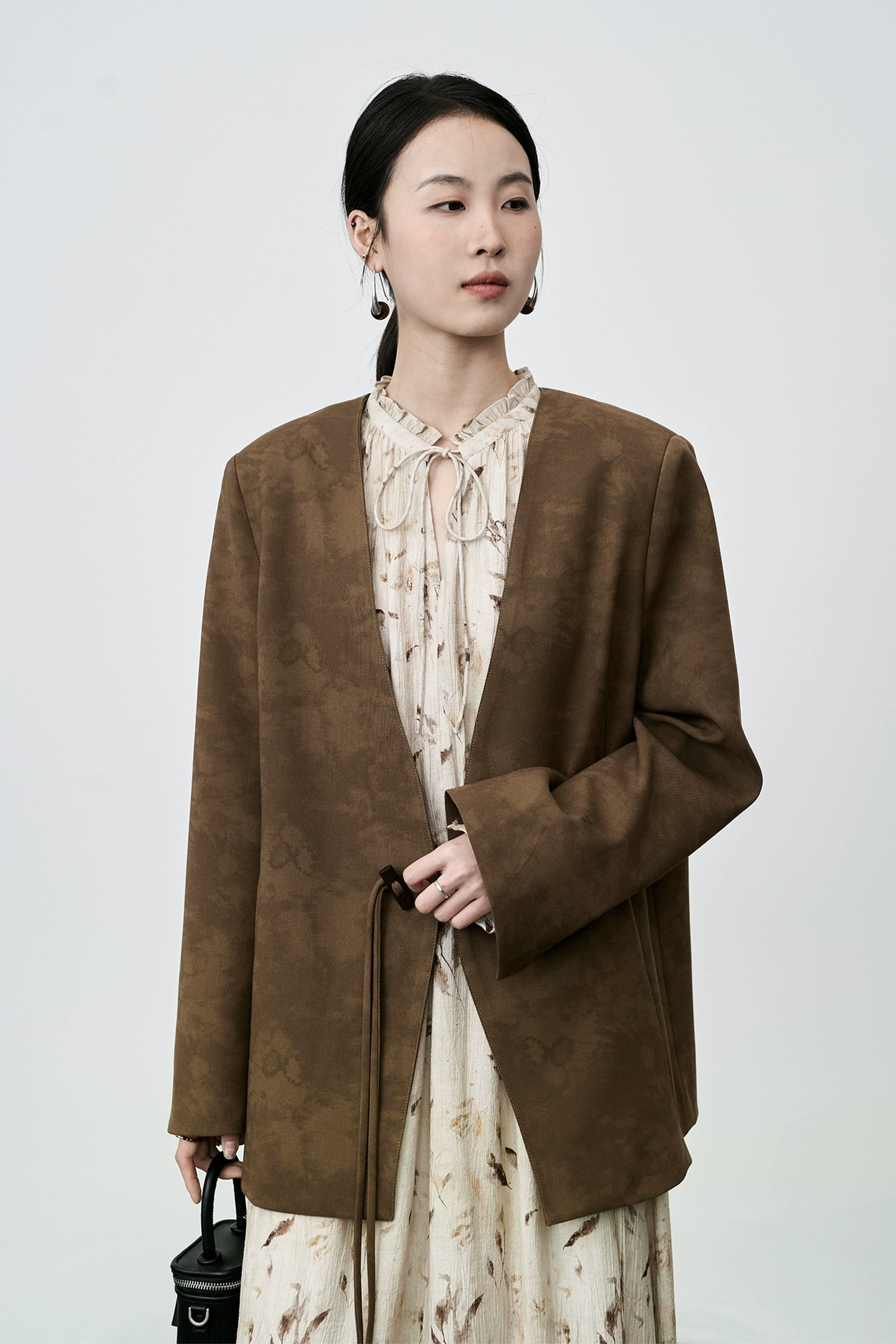 Nueva chaqueta de jacquard retro china de CAREMIND Maillard, sin cuello, con botones y temperamento