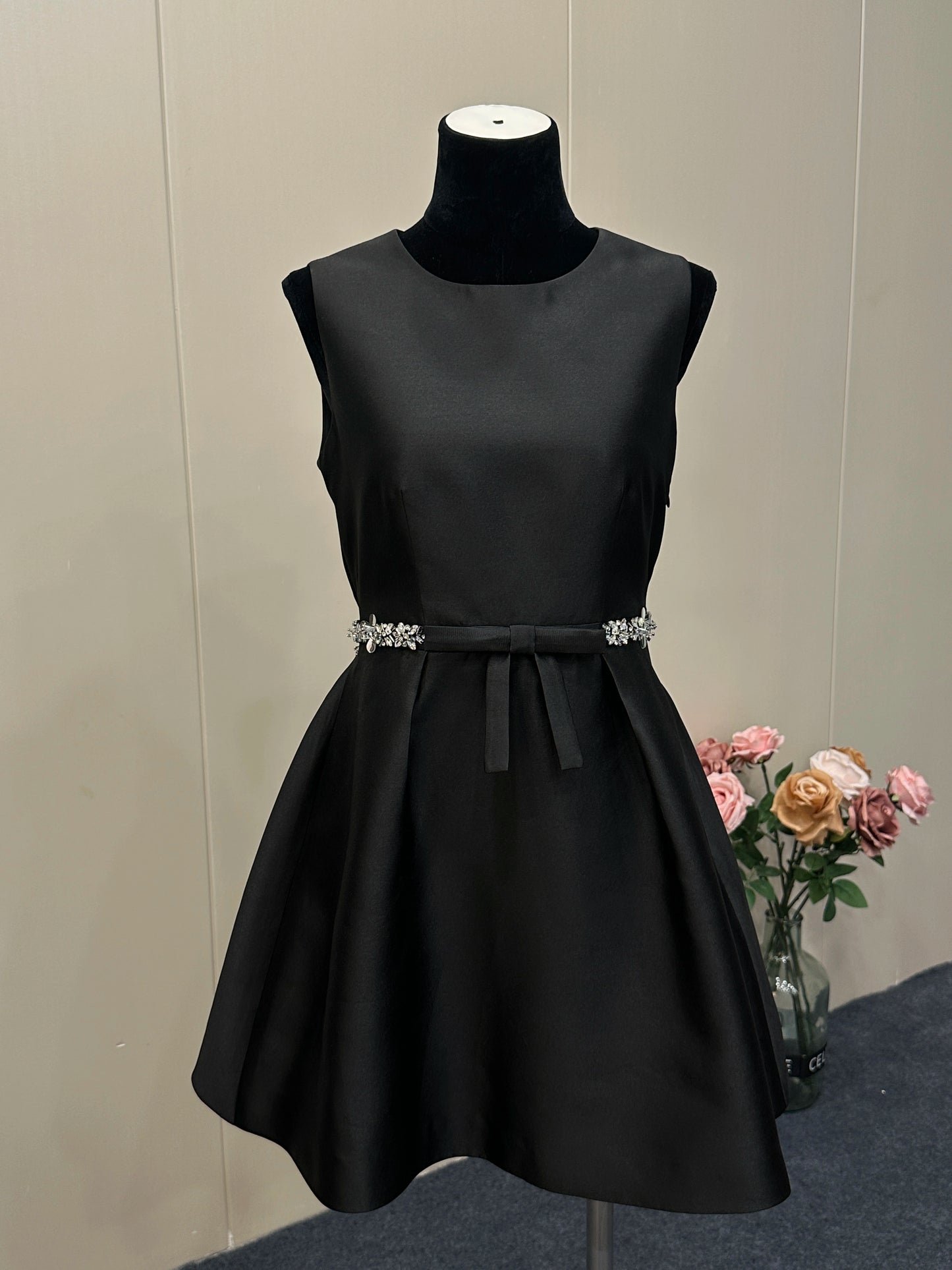 8013★ New Qianjinfeng Heavy Industry handmade fixed diamond bow high-end waist black sleeveless dress