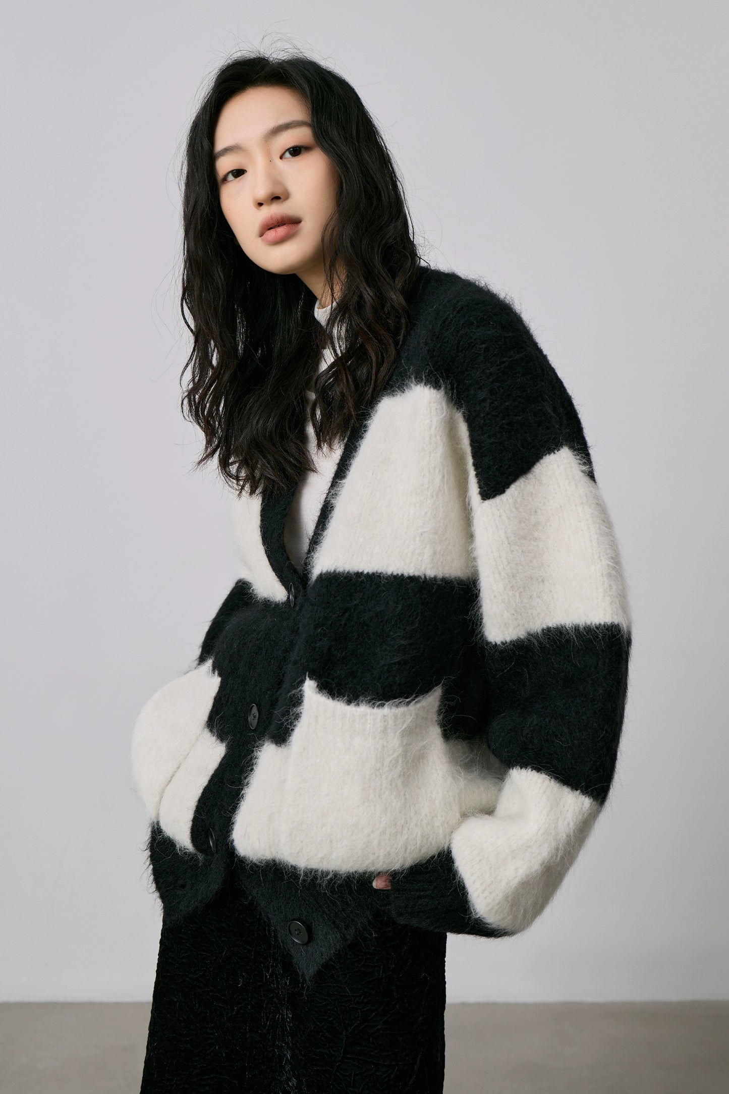 Suéter de alpaca CAREMIND con rayas en contraste en blanco y negro, abrigo térmico, chaqueta tipo cárdigan de felpa suave