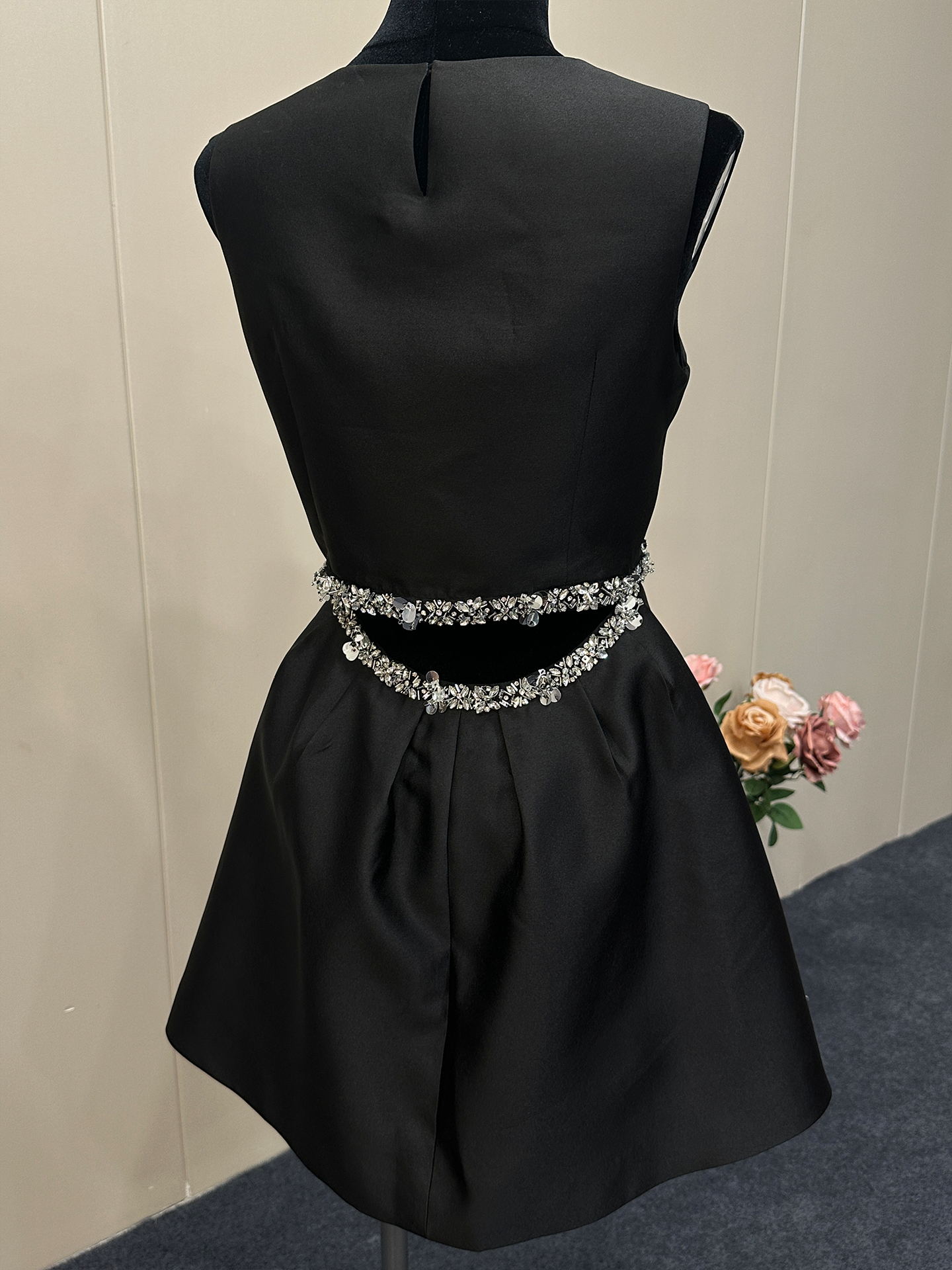 8013★ New Qianjinfeng Heavy Industry handmade fixed diamond bow high-end waist black sleeveless dress