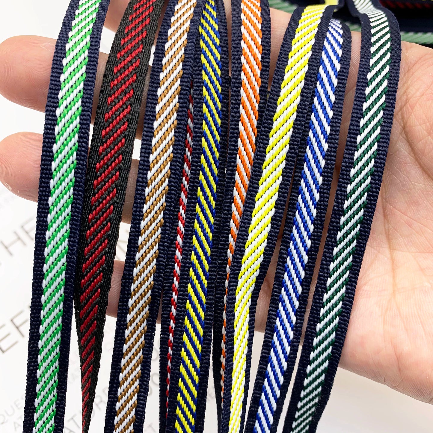 3854 Tira lateral de cinta jacquard de sarga de color de 1 cm para accesorios de ropa, tira de prensado de bordes, tira de ribete para textiles del hogar