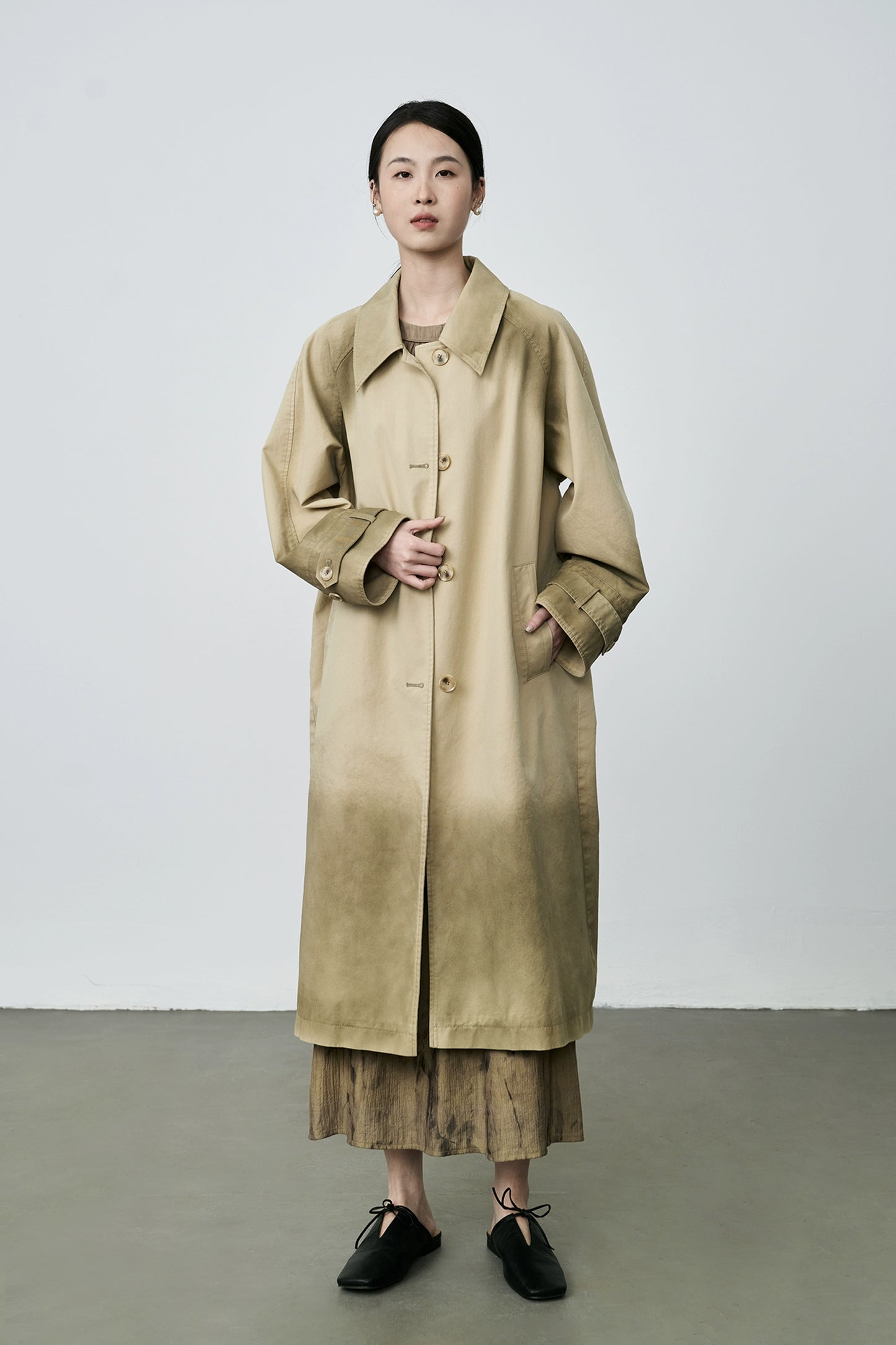 CAREMIND Gabardina de silueta clásica para mujer color frito artesanía de alta gama ambiente abrigo mediano y largo