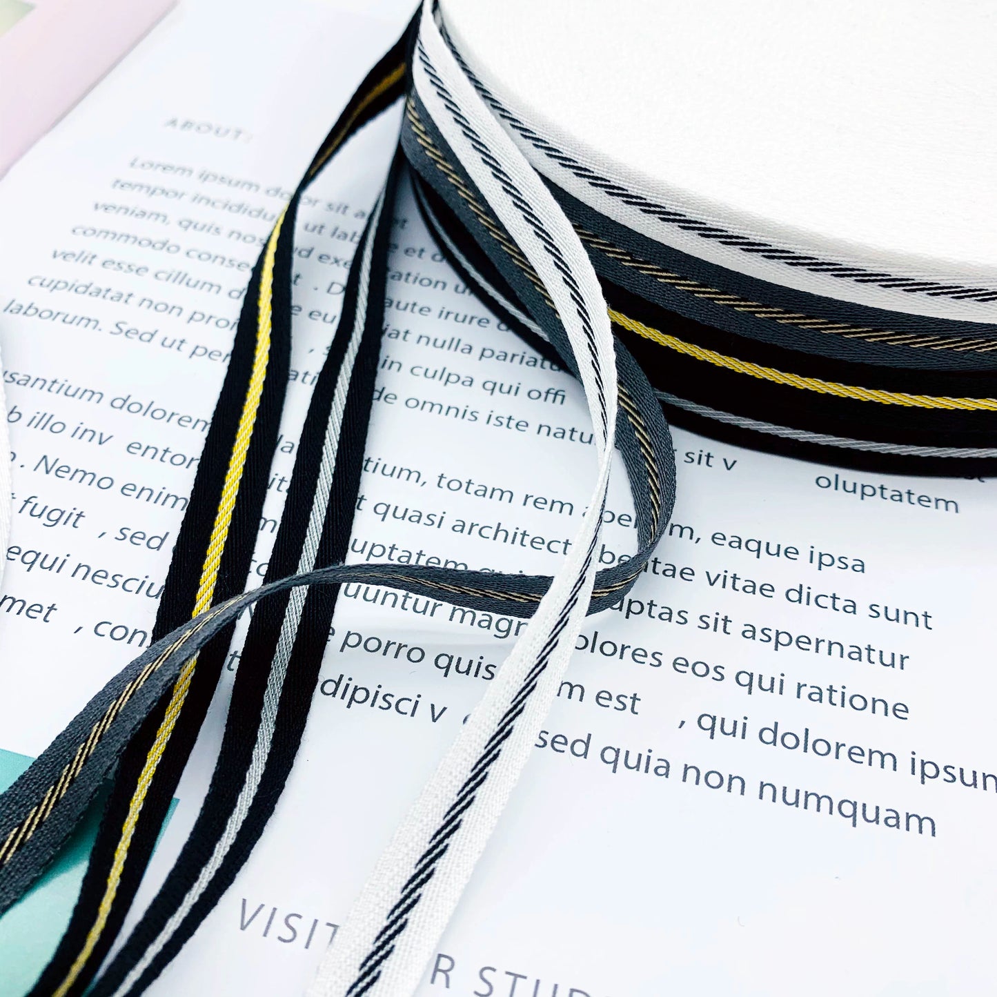 3863 Tira de cinta de sarga intercoloreada de 1 cm con ribete en el borde lateral, tira de presión, cinta jacquard, accesorios de ropa para textiles del hogar