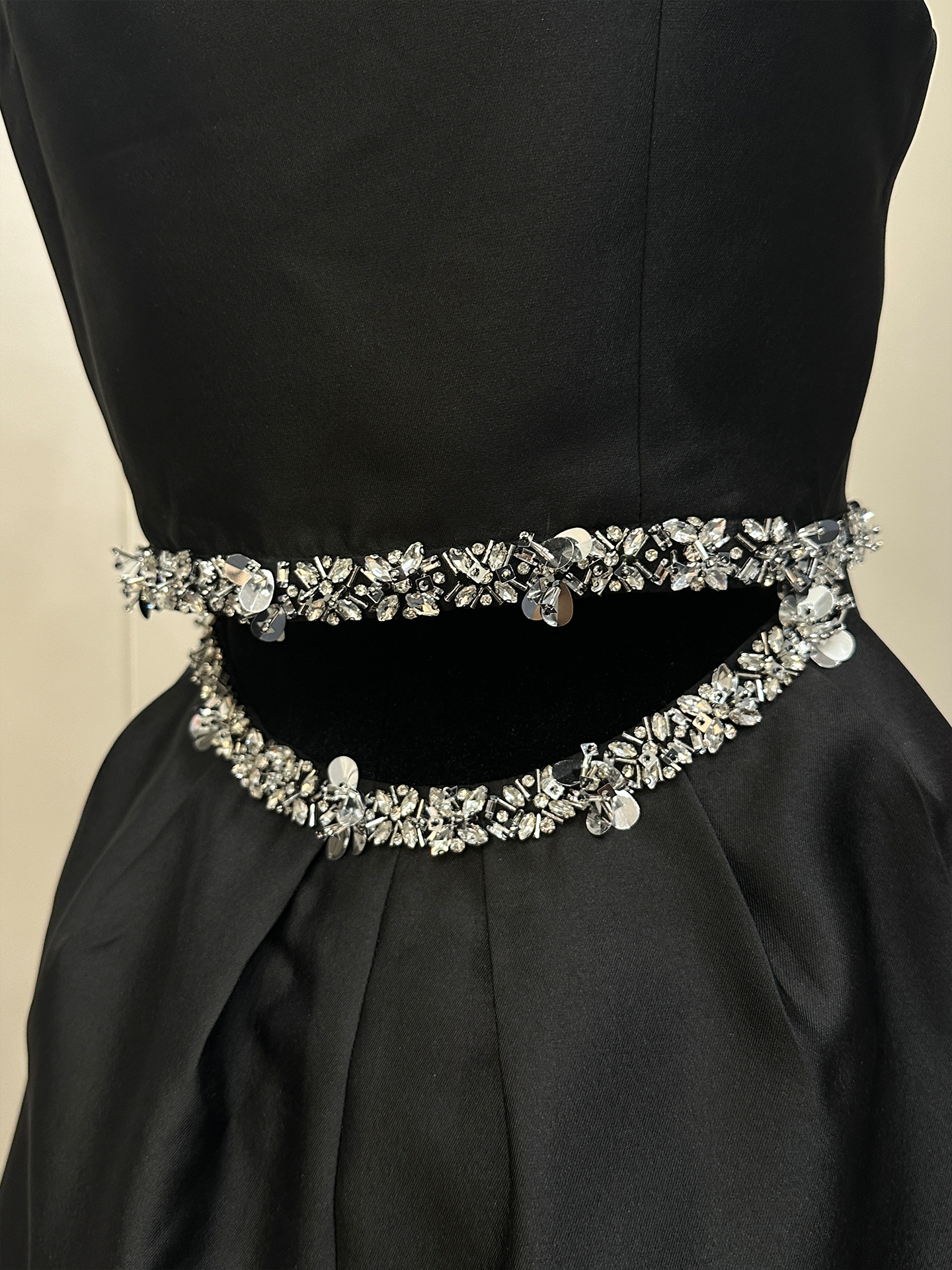 8013★ New Qianjinfeng Heavy Industry handmade fixed diamond bow high-end waist black sleeveless dress