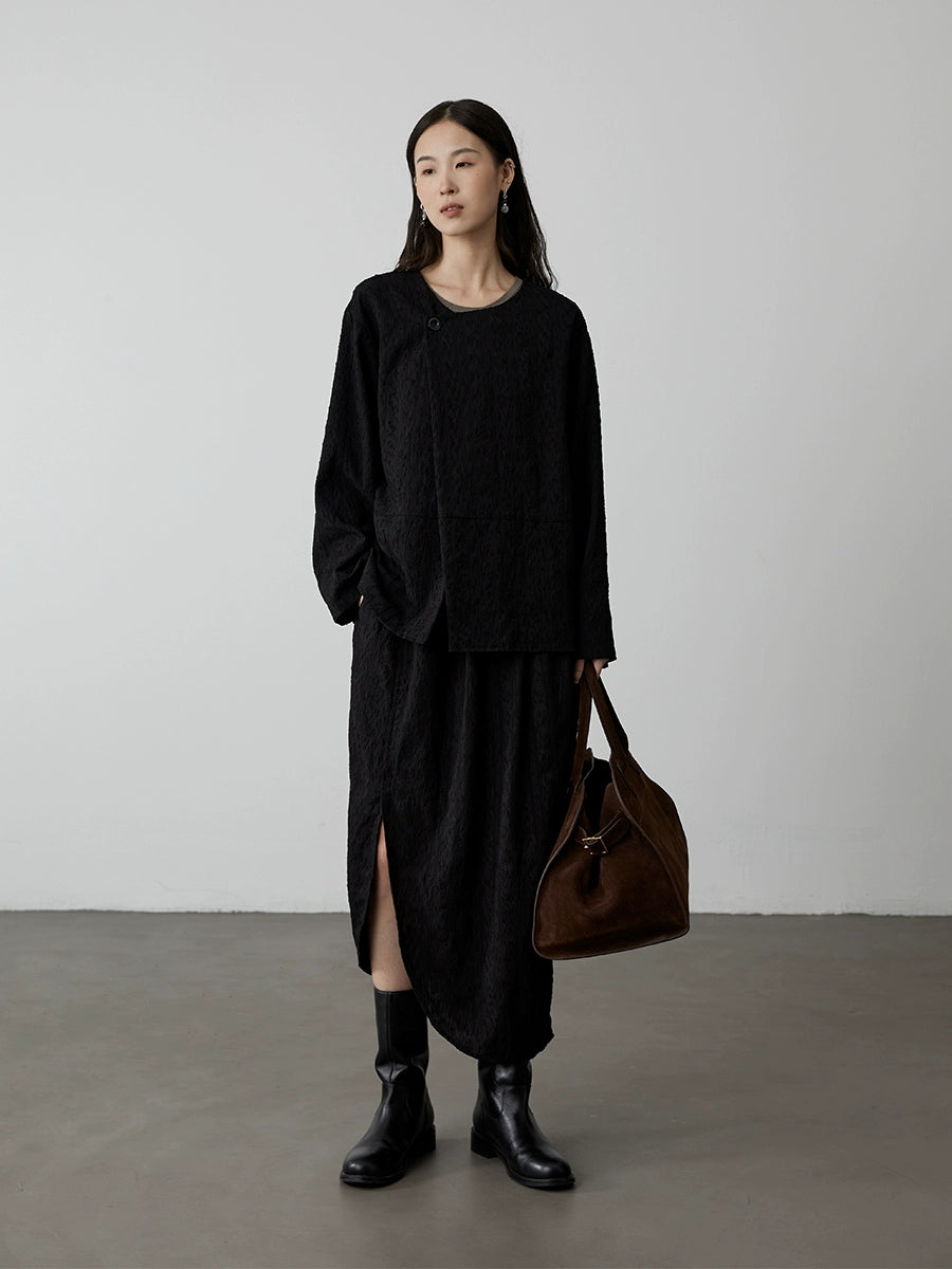 Falda de busto curvo elegante con textura negra de CAREMIND, falda de corte inclinado con abertura lateral y temperamento alto para otoño