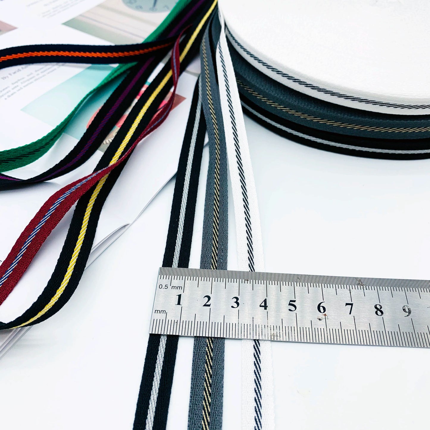 3863 Tira de cinta de sarga intercoloreada de 1 cm con ribete en el borde lateral, tira de presión, cinta jacquard, accesorios de ropa para textiles del hogar