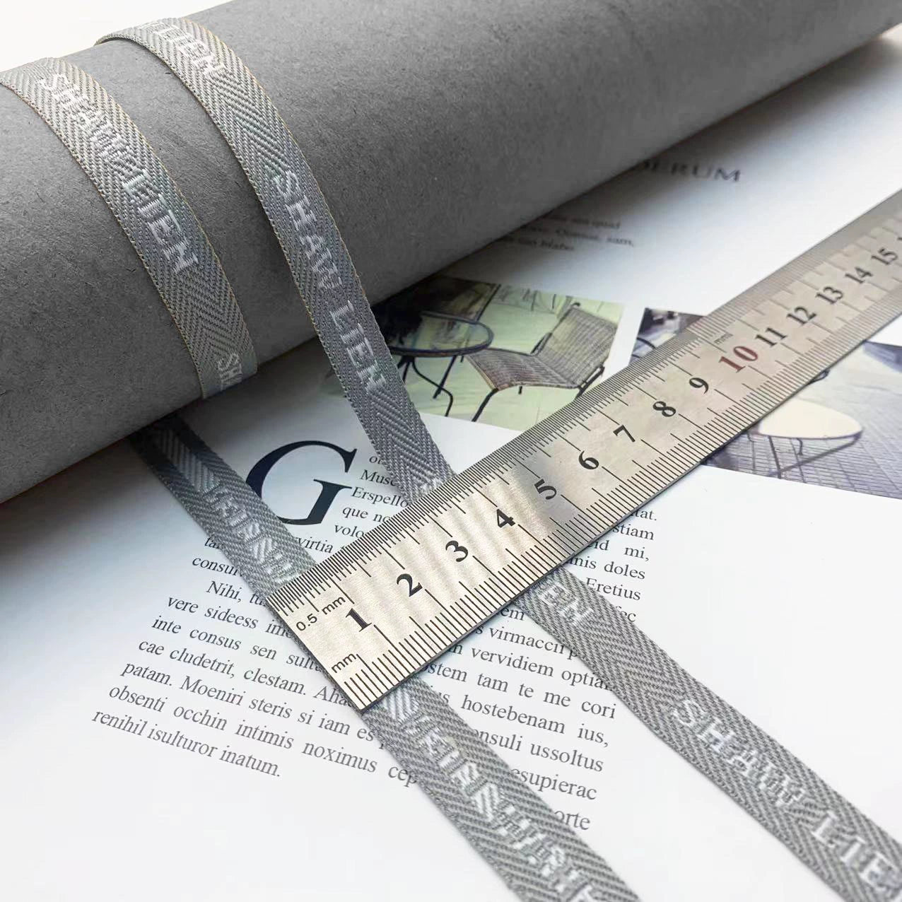 3852 Tira de prensado de borde de cinta jacquard con letras en blanco y negro de 1 cm, personalizada, para accesorios, ropa y textiles para el hogar