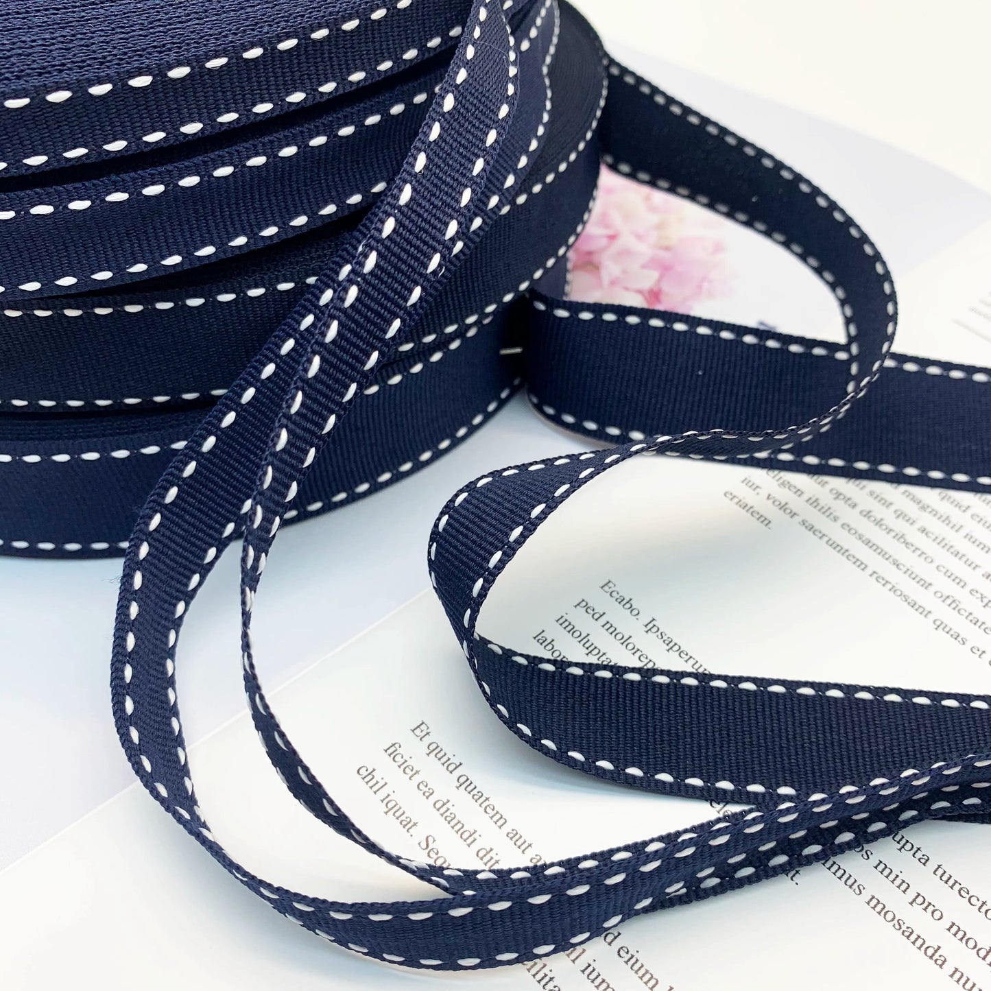 3858 Punto 0,7 cm-2,5 cm cinta jacquard azul marino cinta de punto de salto blanca ribete en el borde lateral tira de presión accesorios