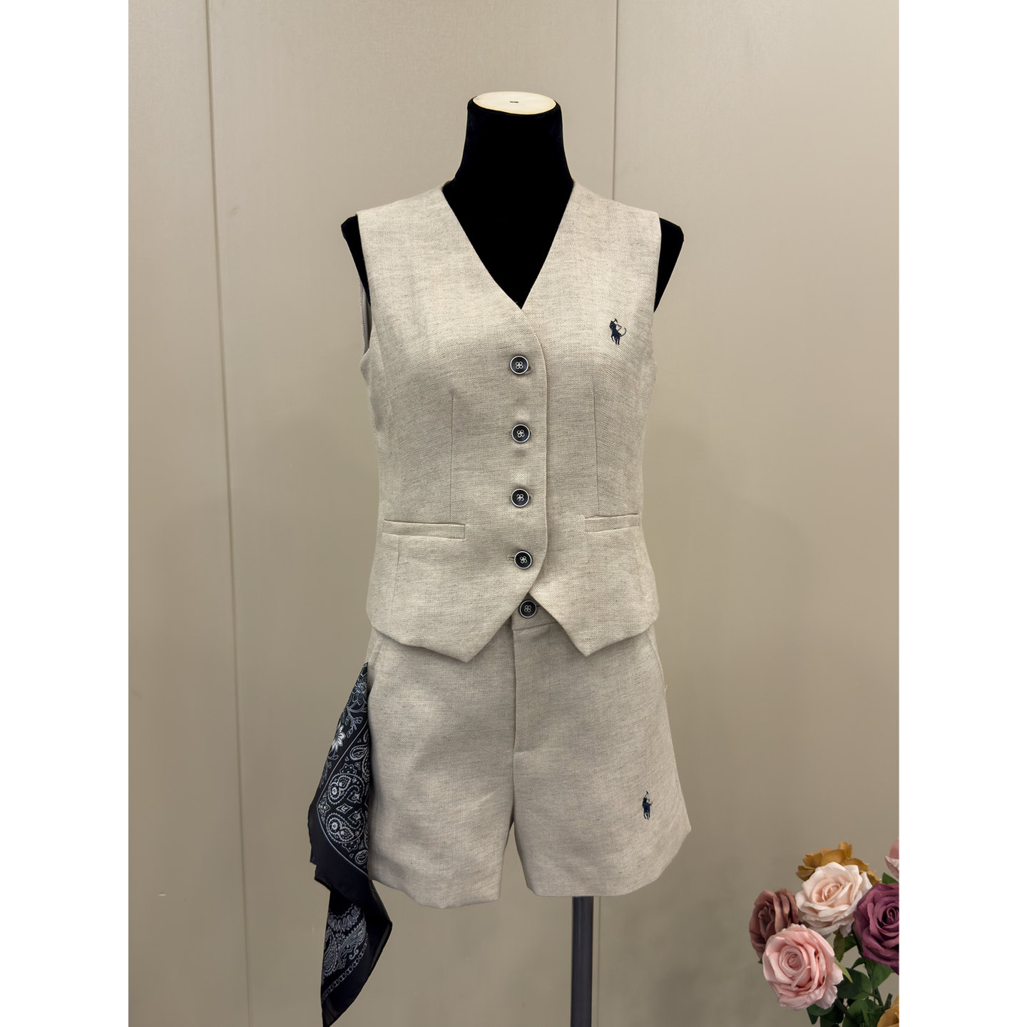 8026★ Lao Qian Fengyuan linen V-neck vest set femininity relaxation with silk scarf shorts two-piece set