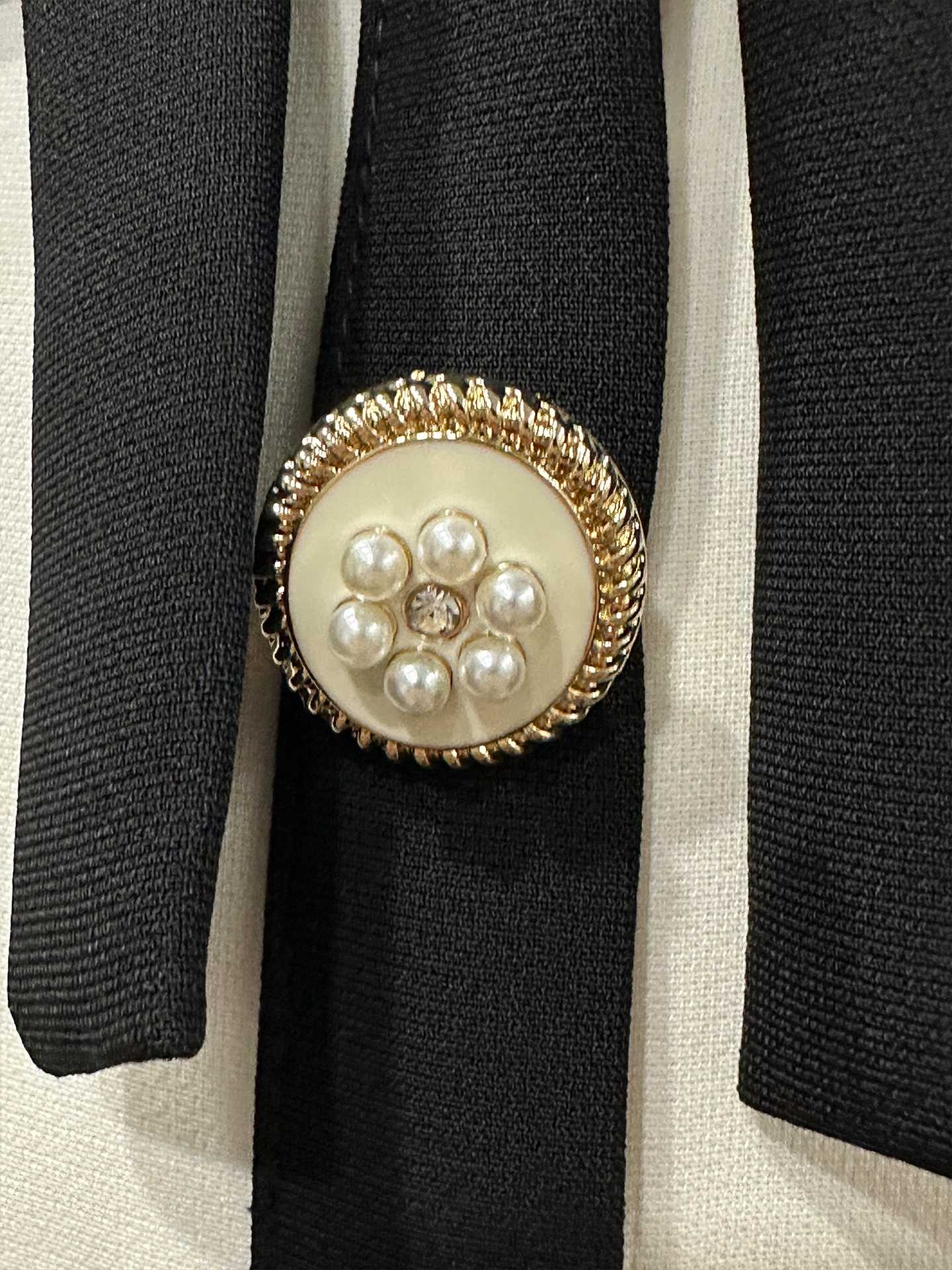 8018★ French simple commuter style premium pearl button bow white high-waisted slim dress