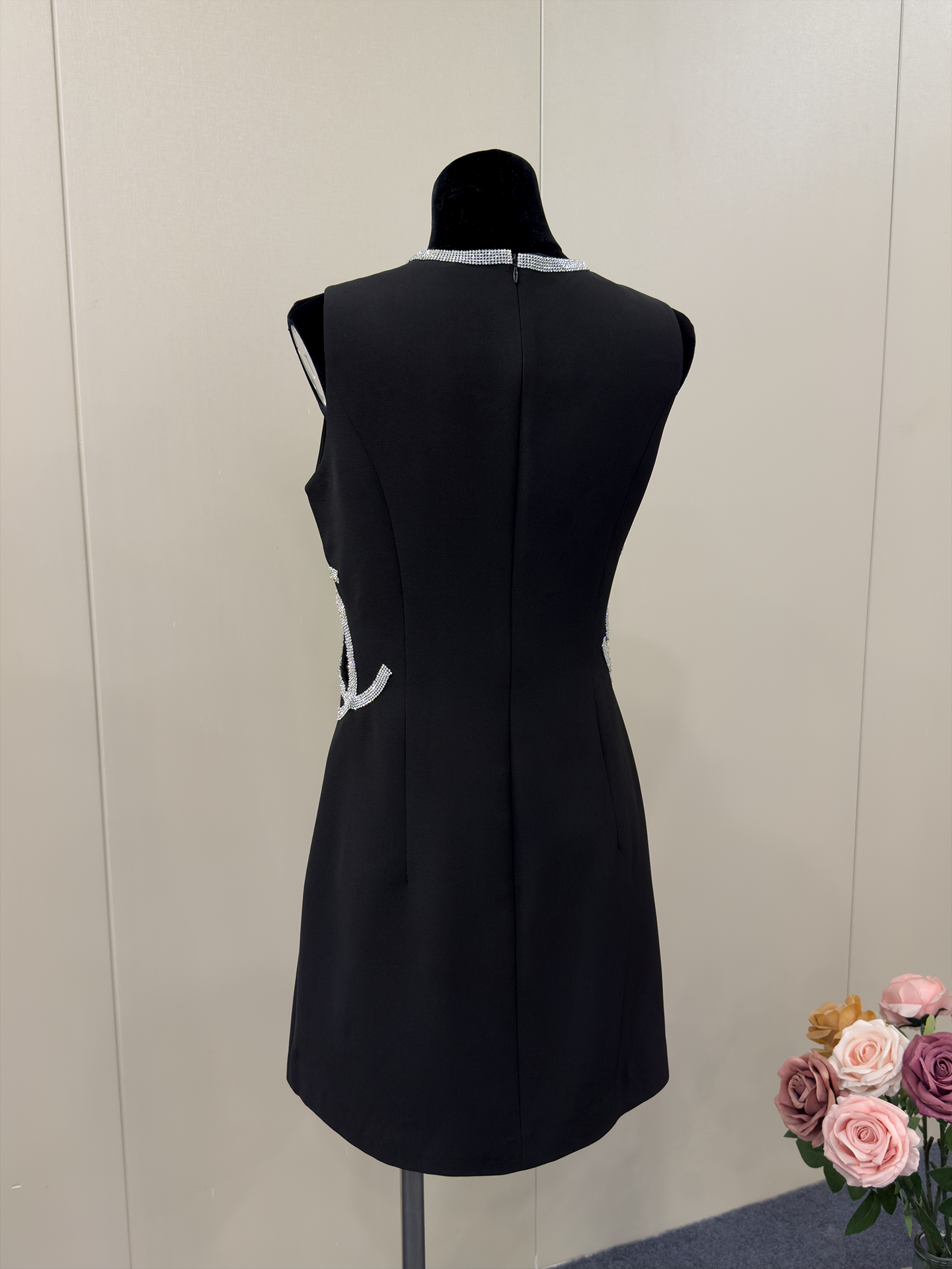 8024★ Qianjin Xiaoxiangfeng dress heavy industry bead collar waist temperament dress sleeveless vest skirt women