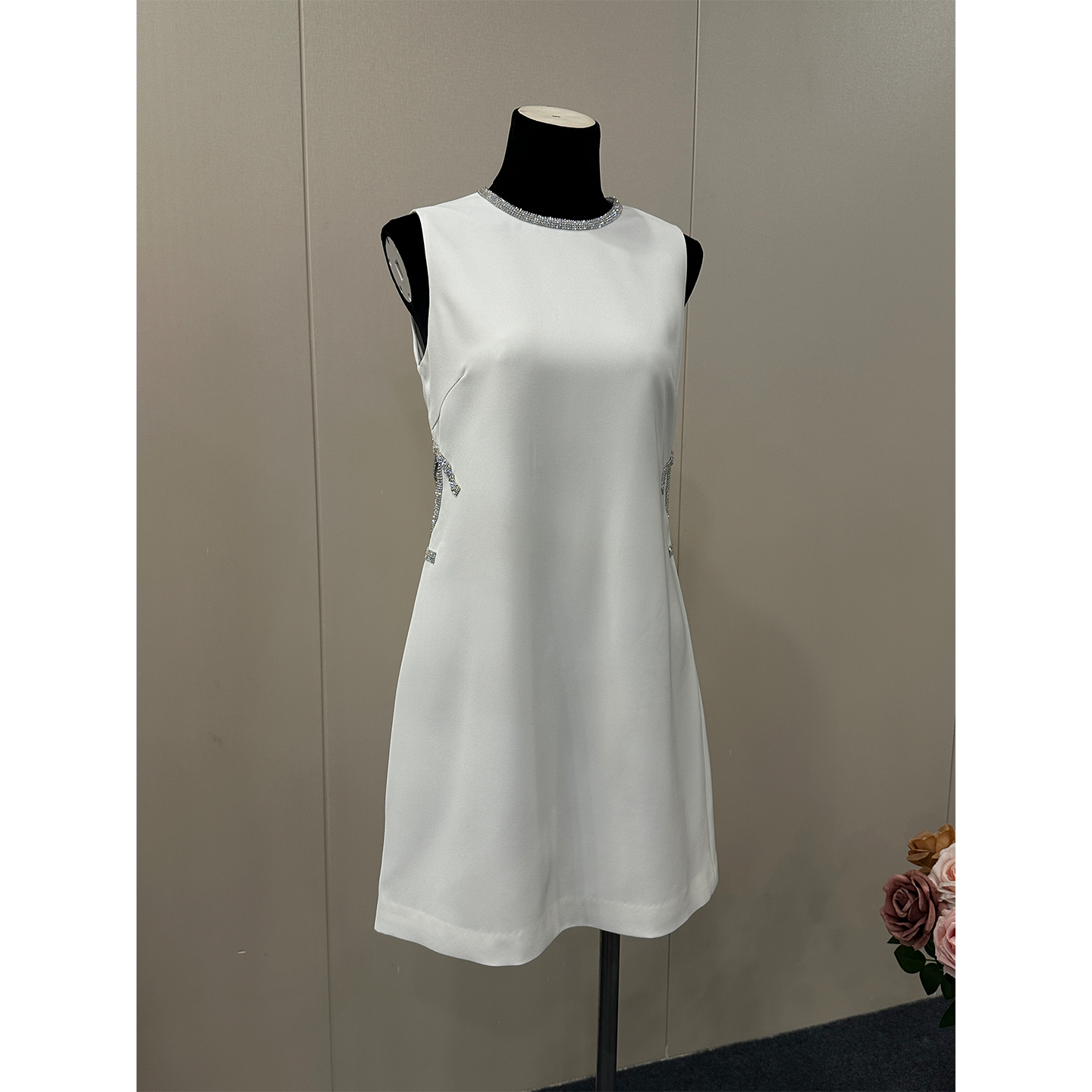8024★ Qianjin Xiaoxiangfeng dress heavy industry bead collar waist temperament dress sleeveless vest skirt women
