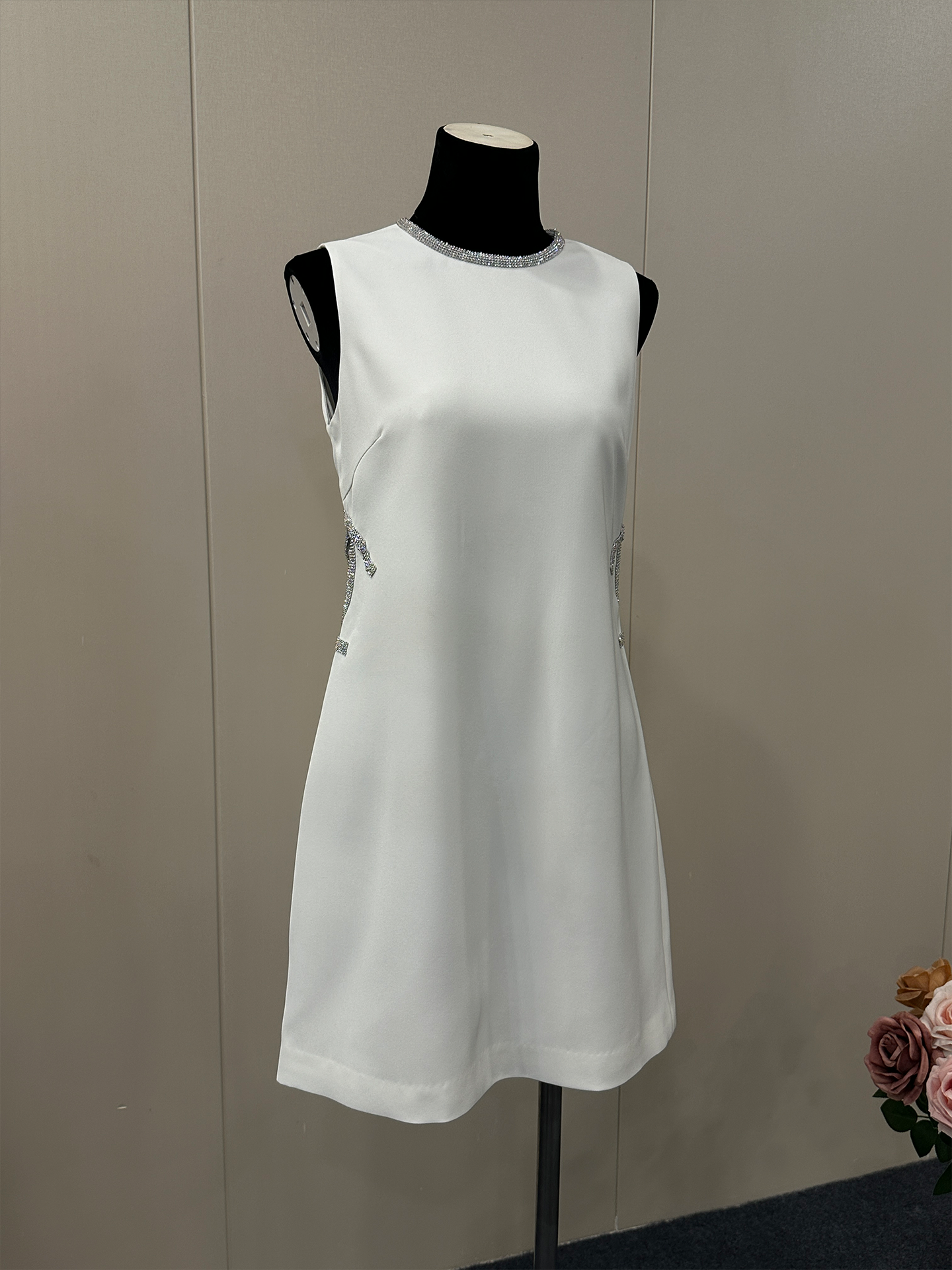 8024★ Qianjin Xiaoxiangfeng dress heavy industry bead collar waist temperament dress sleeveless vest skirt women