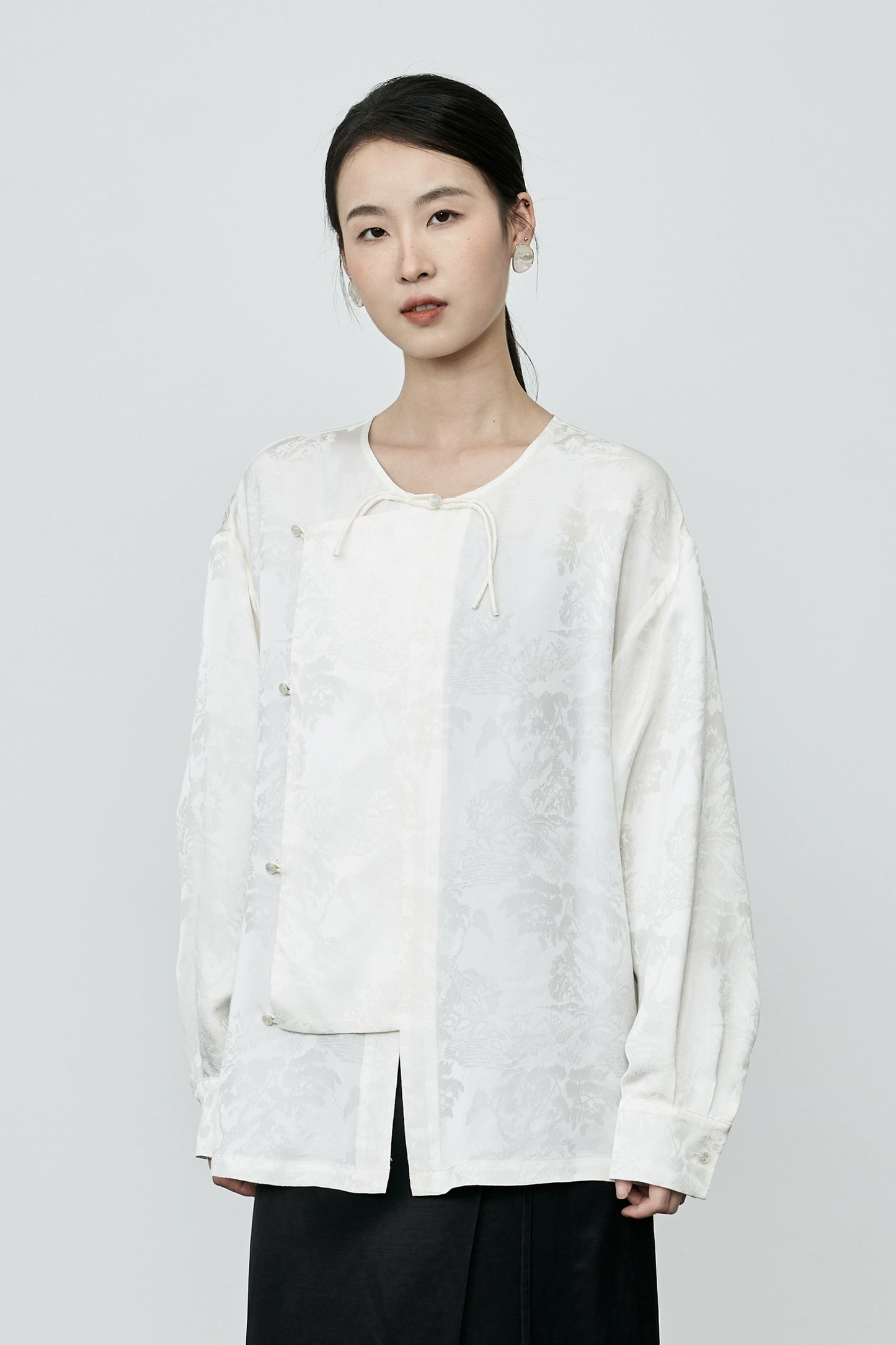 Camisa de manga larga con botones y tapeta diagonal en jacquard de color albaricoque de CAREMIND, estilo nacional de primera calidad, de satén