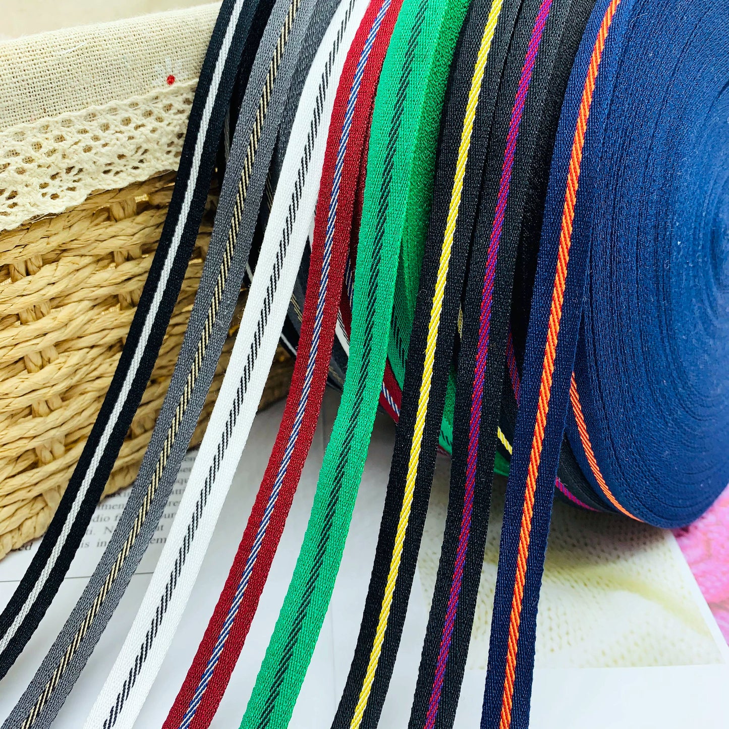 3863 Tira de cinta de sarga intercoloreada de 1 cm con ribete en el borde lateral, tira de presión, cinta jacquard, accesorios de ropa para textiles del hogar