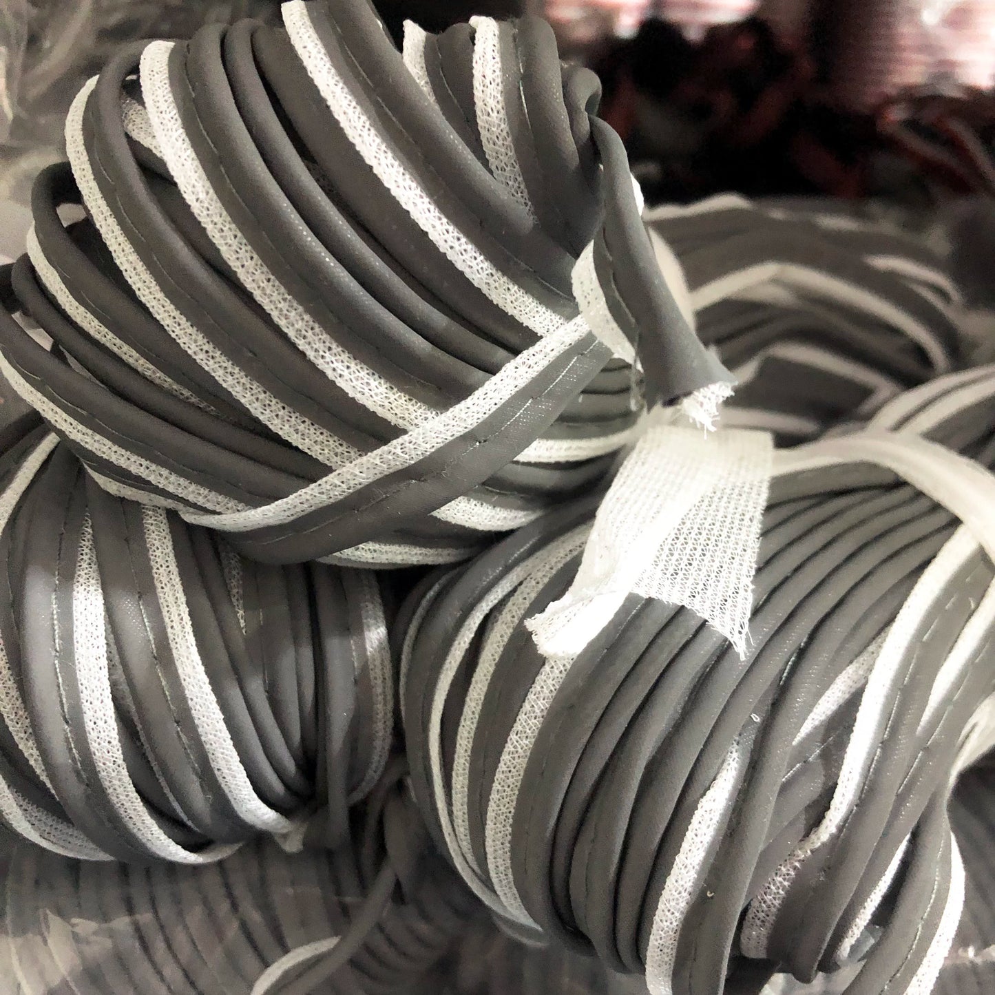 3841 Spot 1cm de alto brillo reflectante sub-master cinturón correa accesorios uniforme escolar uniforme de ingeniería luminoso incrustado cuerda de tubería tira de brotes