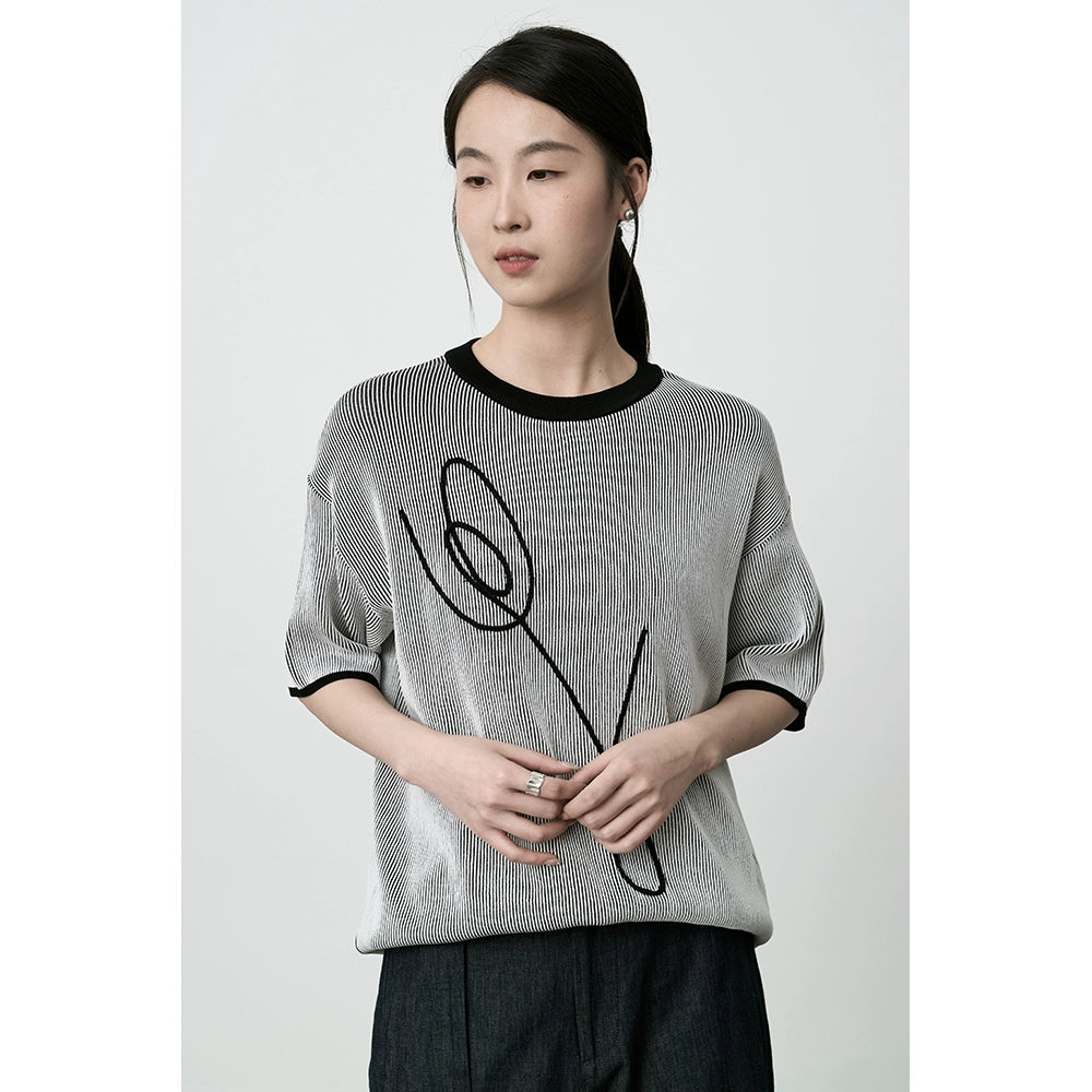 CAREMIND Elegante blusa de manga corta con bordado de tulipanes para mujer, de rayas blancas y negras en color contrastante, sencilla y de manga media