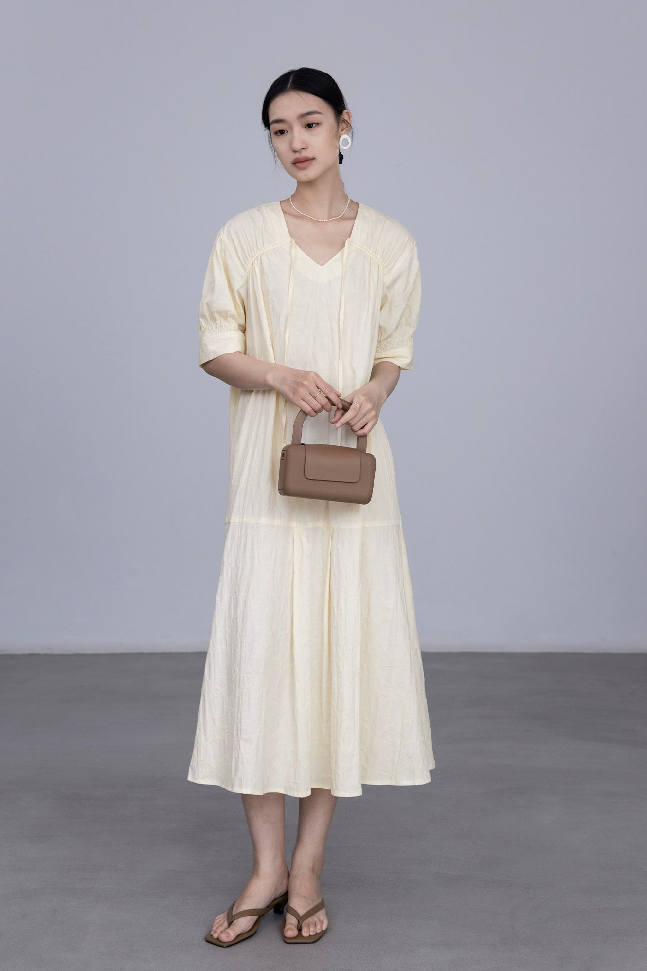 CAREMIND Vestido con escote en V y cordones con temperamento de sal Vestido largo y mediano que cubre la carne y reduce la edad