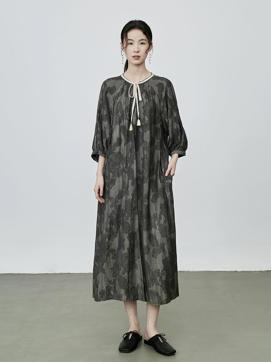 CAREMIND Robe large grise à imprimé végétal, col tissé, manches cinq, taille moyenne