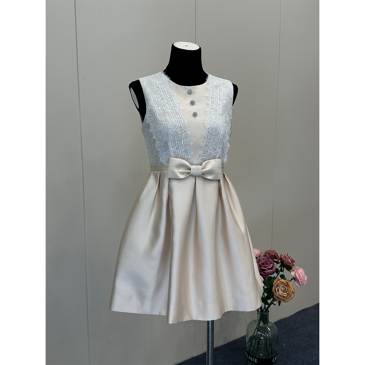 8022★ Gentle daughter style noble French romantic dress women's lace splicing high waist and thin princess dress