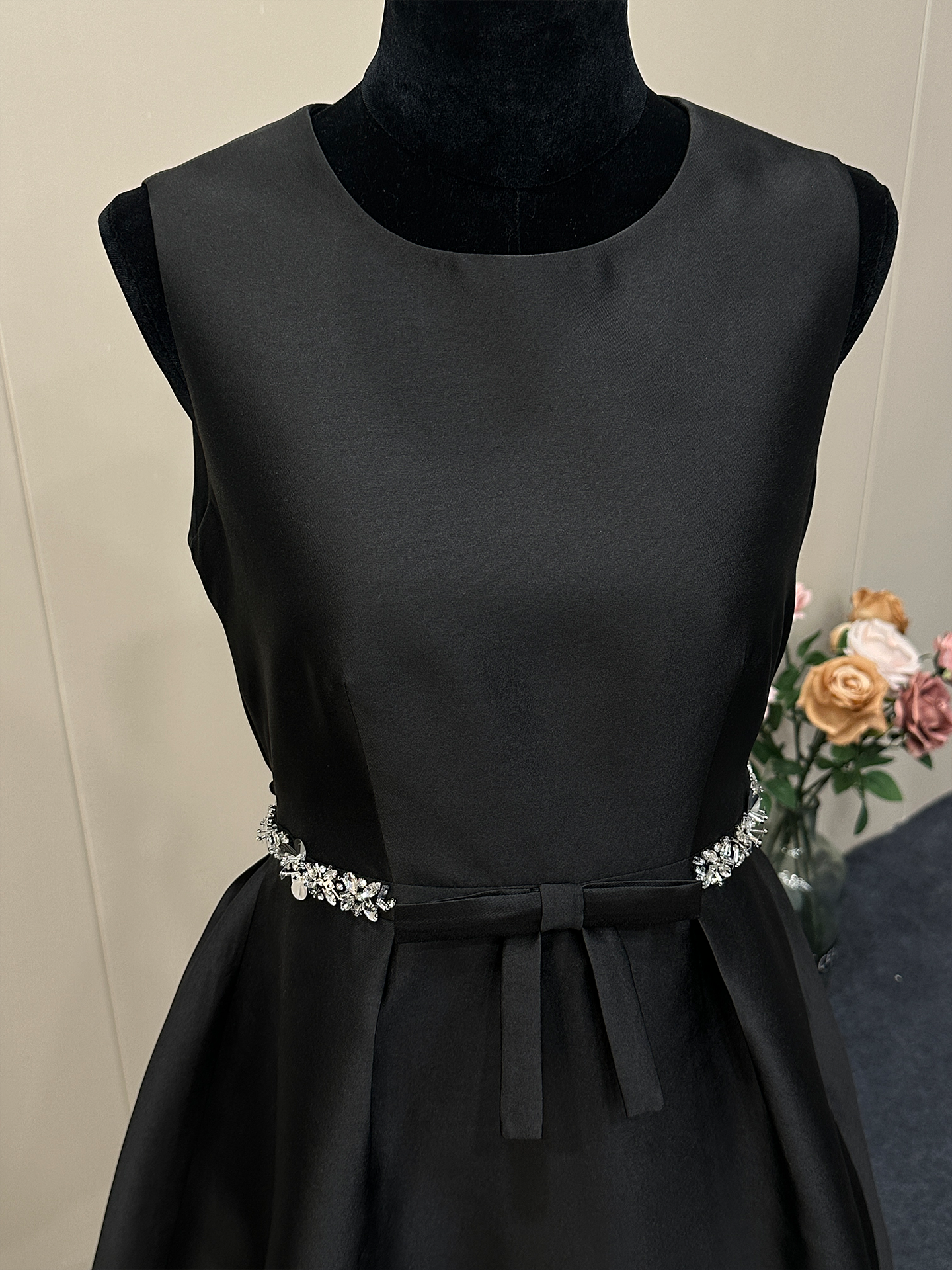 8013★ New Qianjinfeng Heavy Industry handmade fixed diamond bow high-end waist black sleeveless dress
