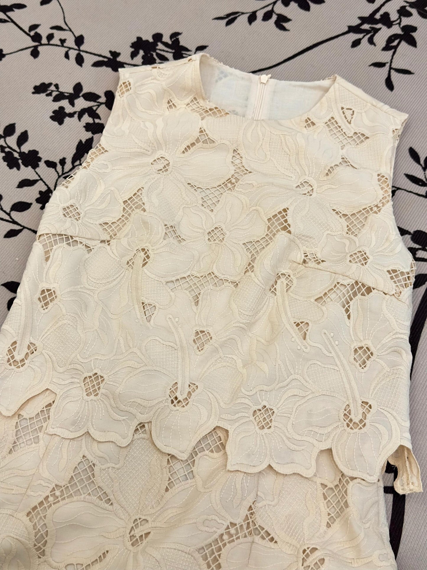 8031★ French high-end embroidery hollow splicing sleeveless dress women's summer design temperament short skirt