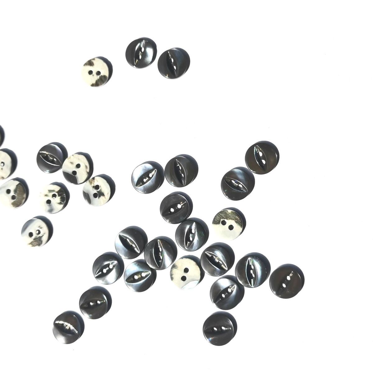 3009  Natural shell material, natural buttons, dyed buttons, spray paint dyed buttons, natural flaws, uneven