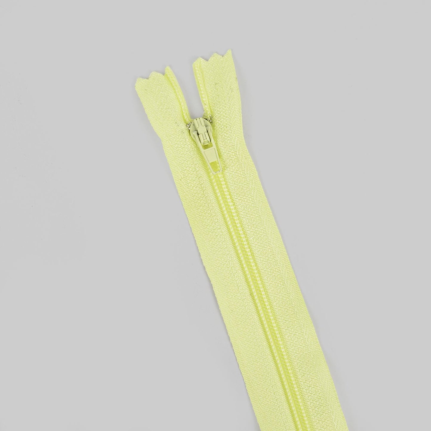 3069 Zipper No. 3 nylon core zipper pants pocket access control placket wholesale Guangdong Guangzhou delivery 18 cm 7 inches