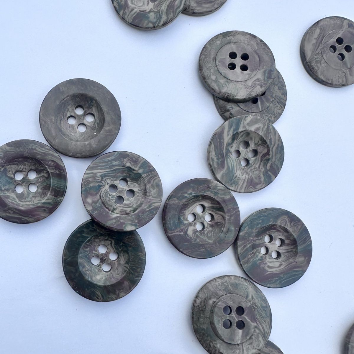 3044  Coat trench coat round resin imitation stone imitation wood mouth four-eye buttons blazer clothes versatile buttons buttons
