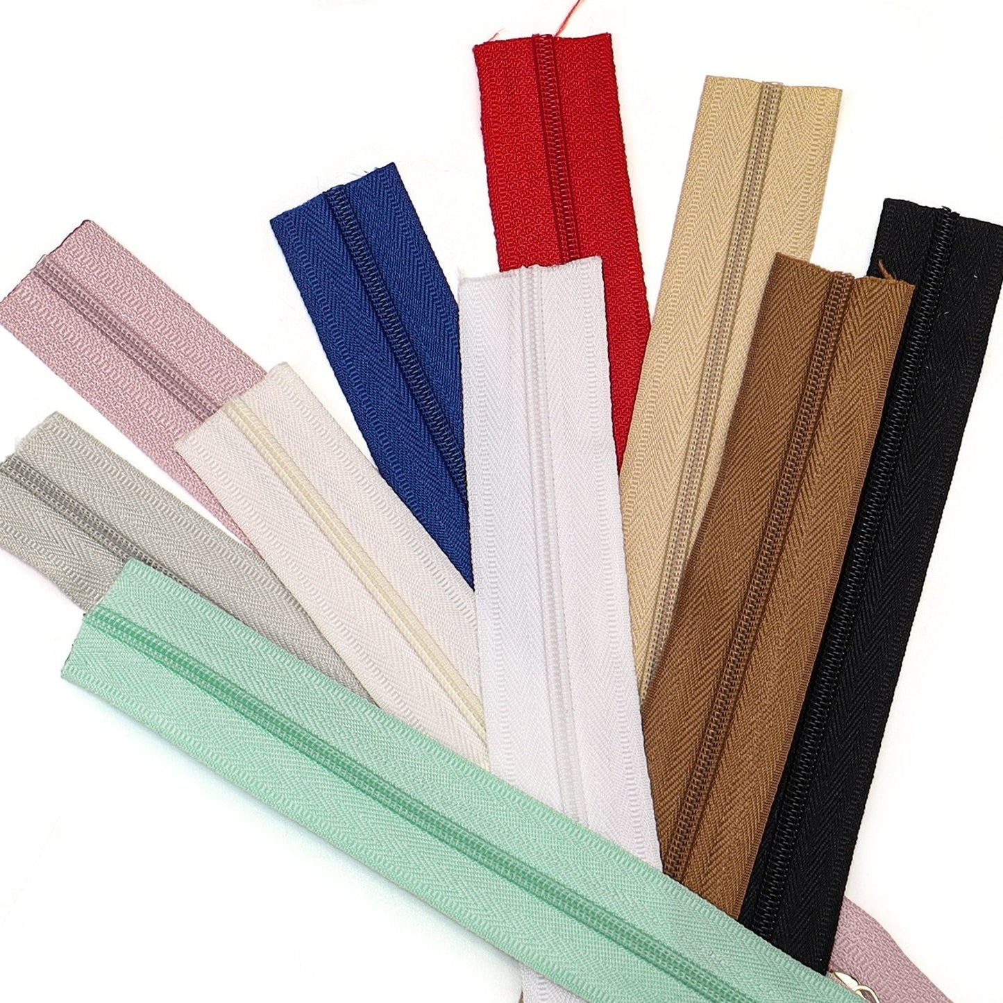 3100 Zipper No. 3 is wearing nylon solid color luggage zipper 4.5 meters + 10 light gold water drop heads = 1 pack