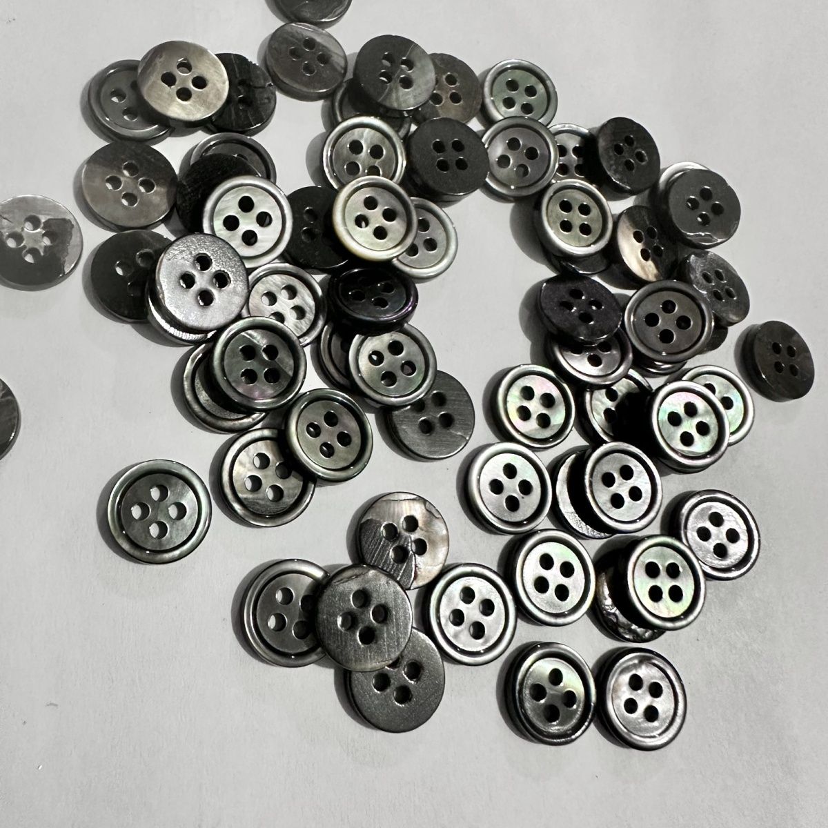 3012  Shell buttons, shell dyed buttons, shell spray paint dyed buttons, shell buttons