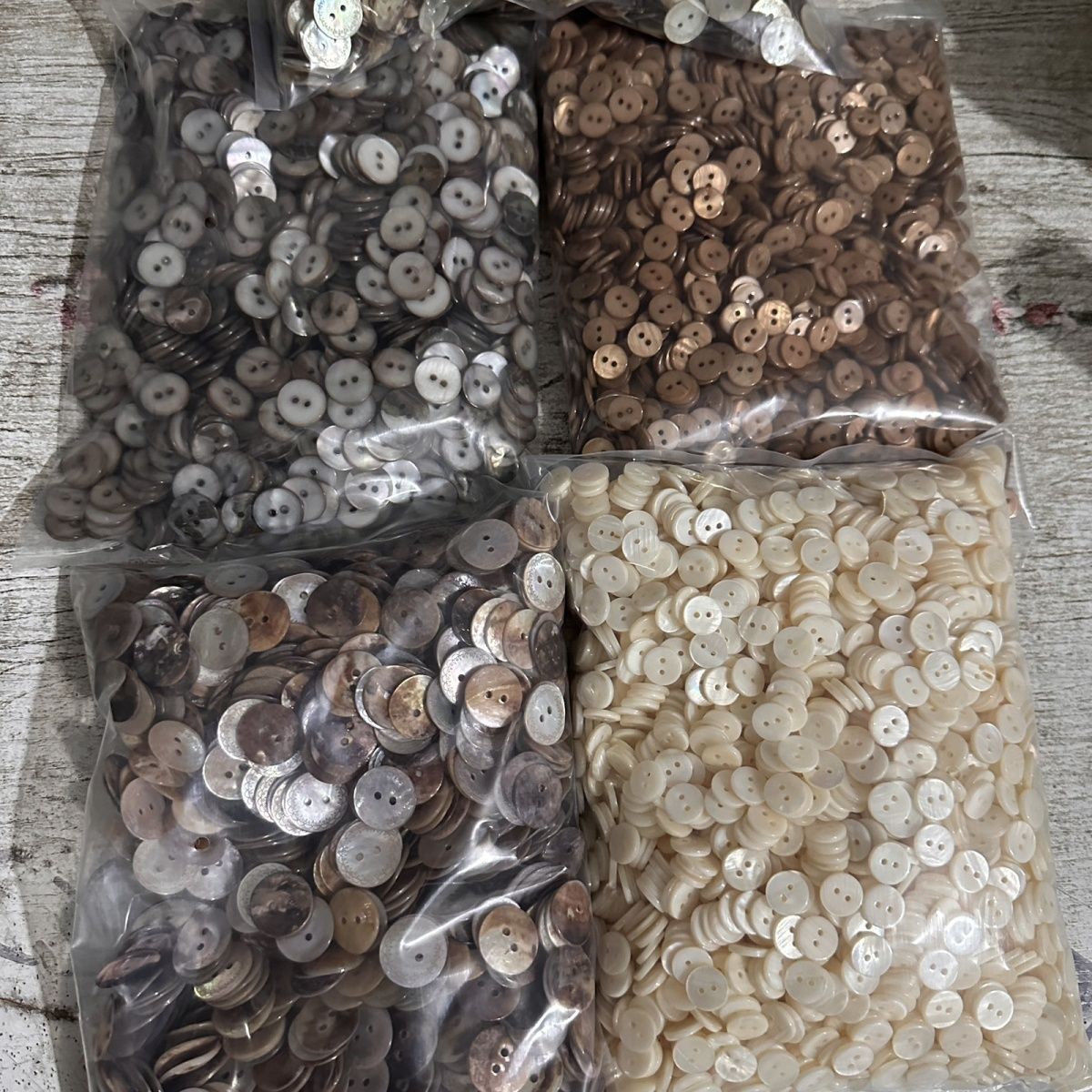 3001  Natural shell material primary color shell, spray paint dyed shell, slightly flawed, mind not to shoot