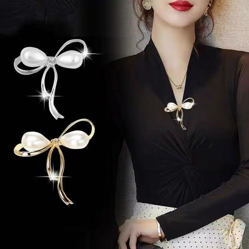 1877★ Alloy Rhinestone and Pearl Modesty Brooch Pin★