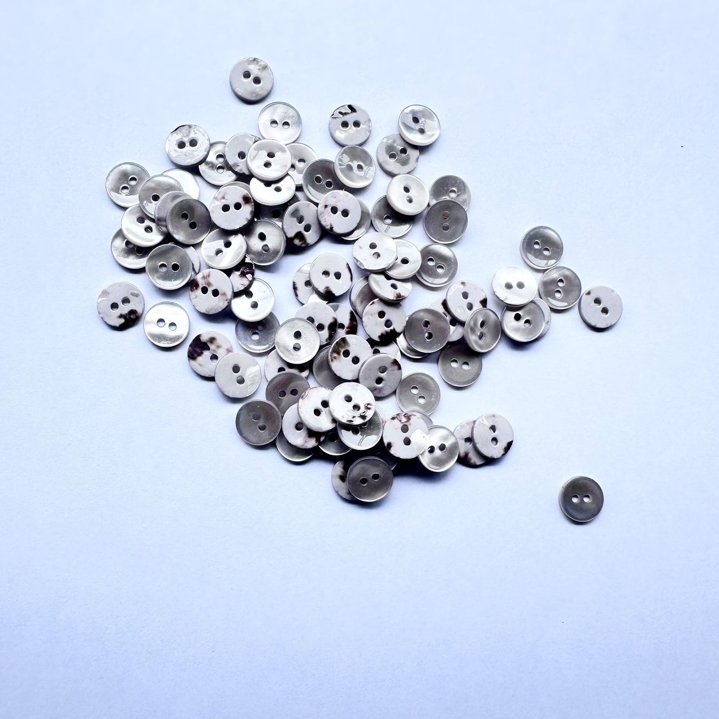 3005  Real shell buttons, natural shells, two-eye four-eye buttons, shirt buttons DIY decorative buttons, all-match buttons