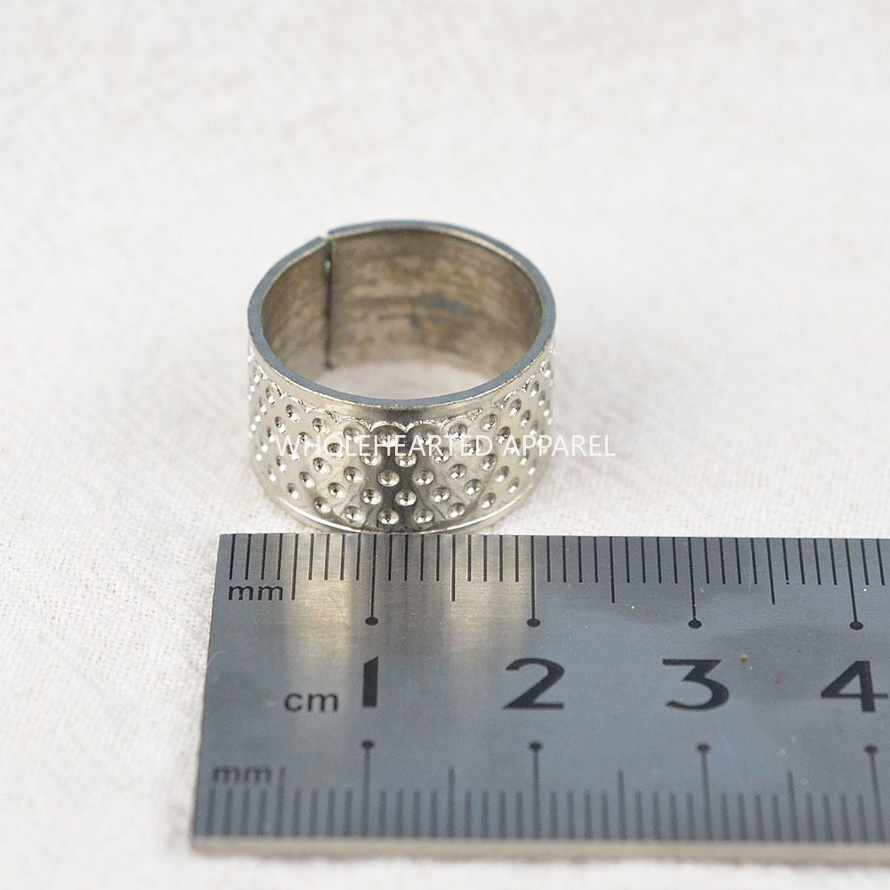 1670★ Dedal engrosado antiguo, dedal de punto de cruz cosido a mano para el hogar, dedal de aro, anillo de costura, anillo protector de dedo de boda★