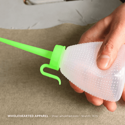 1675★ Plastic Sewing Machine Oil Bottle (Empty, Small or Large, Drop-Resistant and Squeezable)
