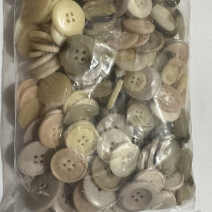 3022  Coat button, trench coat button, suit pants button, shirt button, vintage button