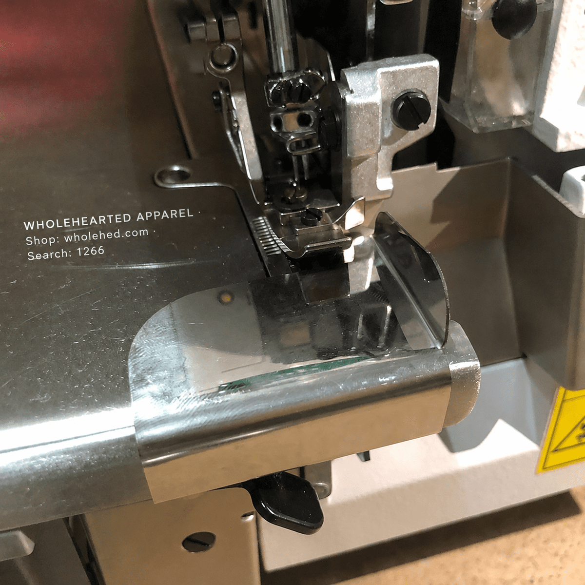 1266★ Serger Fabric Edge Guide with Anti-Cut Protection and Anti-Roll Positioning.