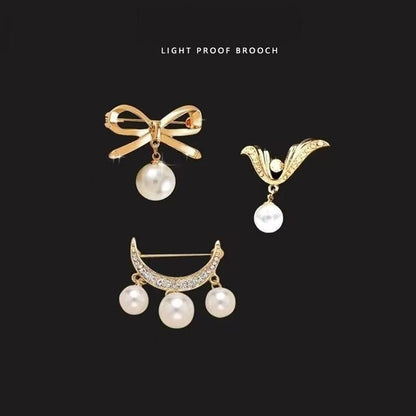 1877★ Alloy Rhinestone and Pearl Modesty Brooch Pin★