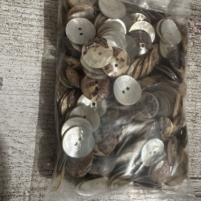 3003  Natural shell material primary color shell, spray paint dyed shell, slight natural flaws, mind wrong shot