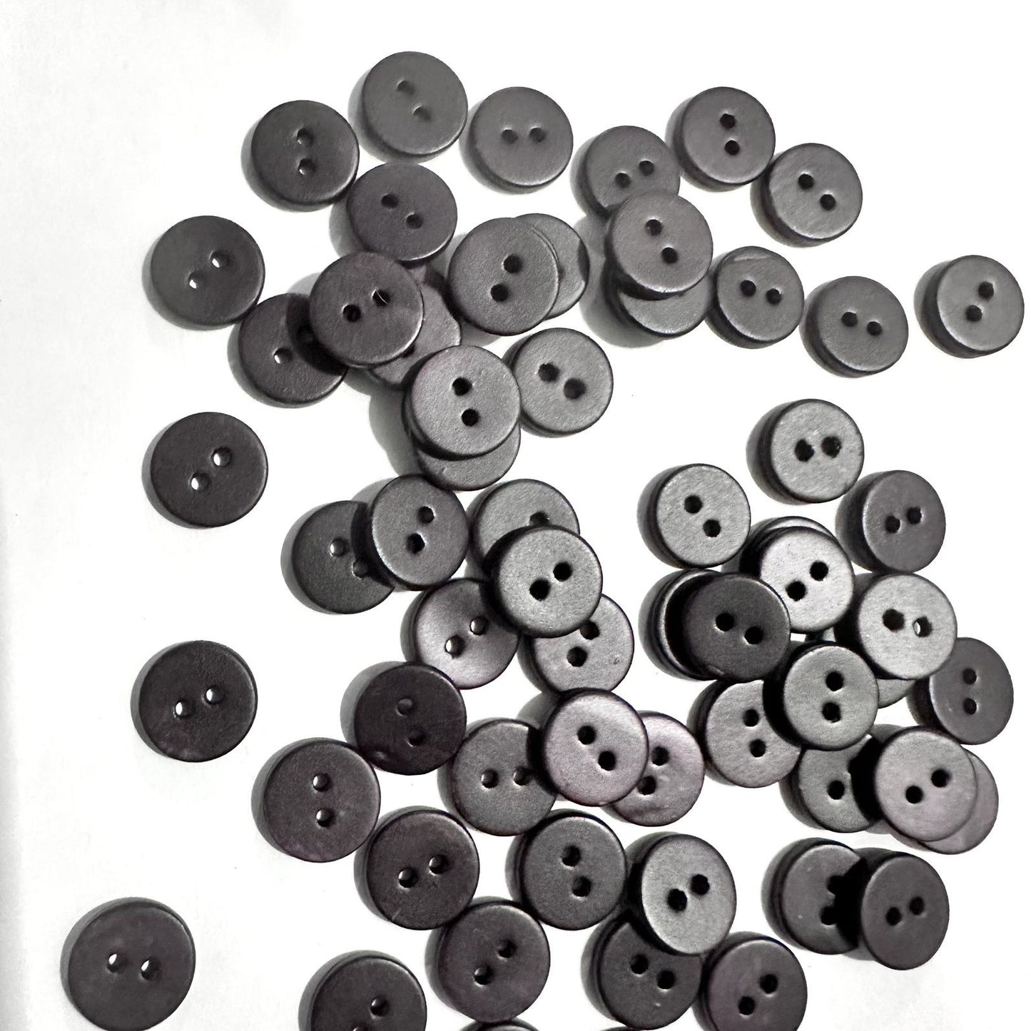 3012  Shell buttons, shell dyed buttons, shell spray paint dyed buttons, shell buttons
