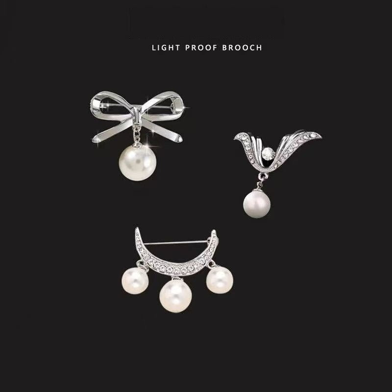 1877★ Alloy Rhinestone and Pearl Modesty Brooch Pin★