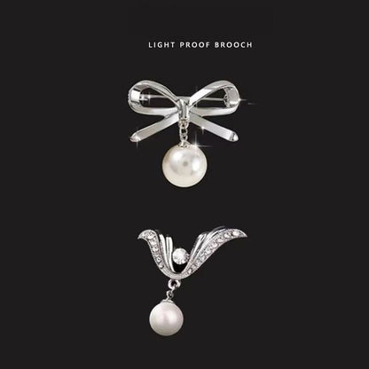 1877★ Alloy Rhinestone and Pearl Modesty Brooch Pin★